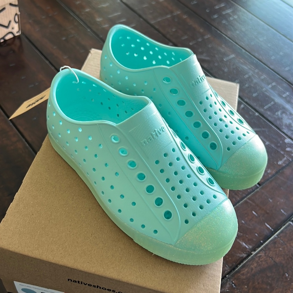 Girls Native Shoes Size 10
